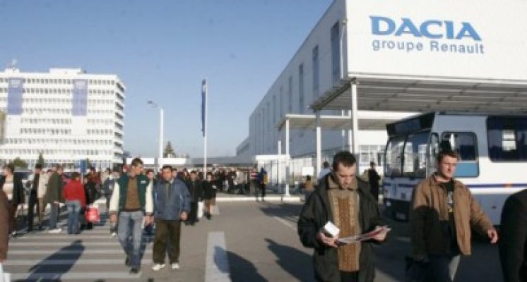 Angajaţii Automobile Dacia au protestat la Mioveni